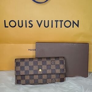 💯 Authentic Louis vuitton DE Long Wallet 🍀